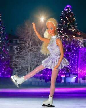 BARBIE SPORTING LIFE ICE SKATING FASHION #862 Purple Leotard Skates Bag & Doll